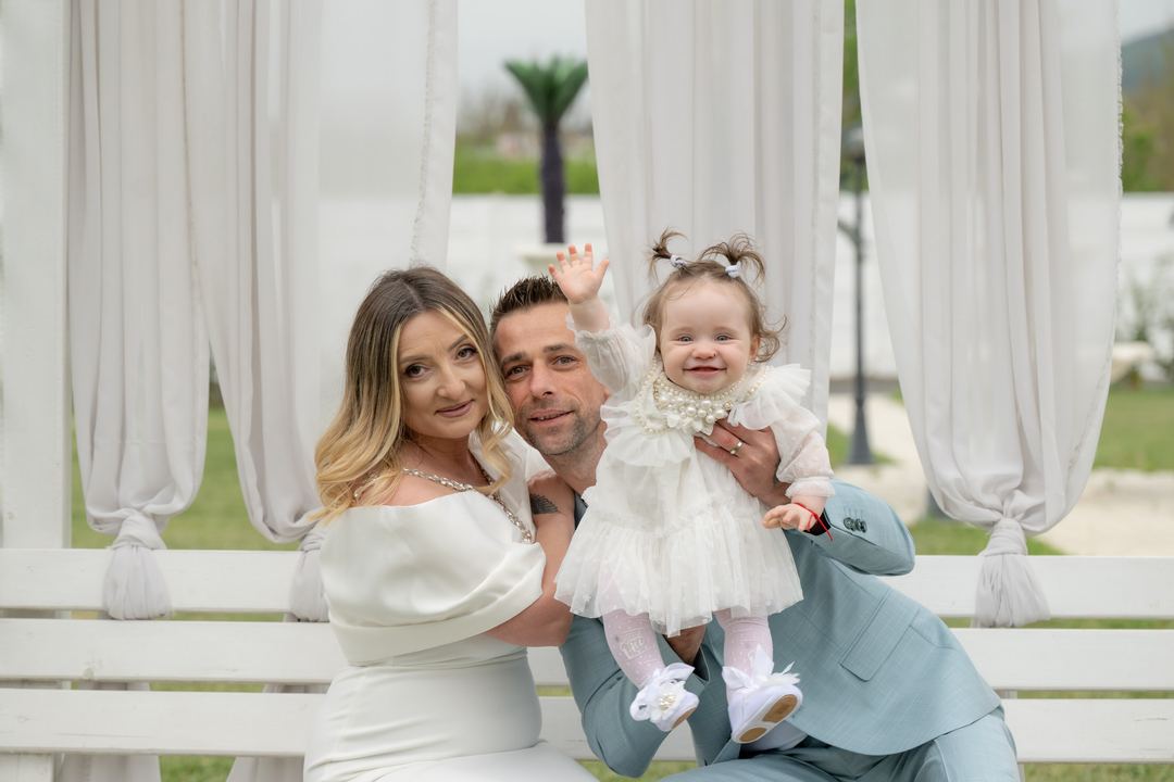 Familia și nașii — Demeter Studios