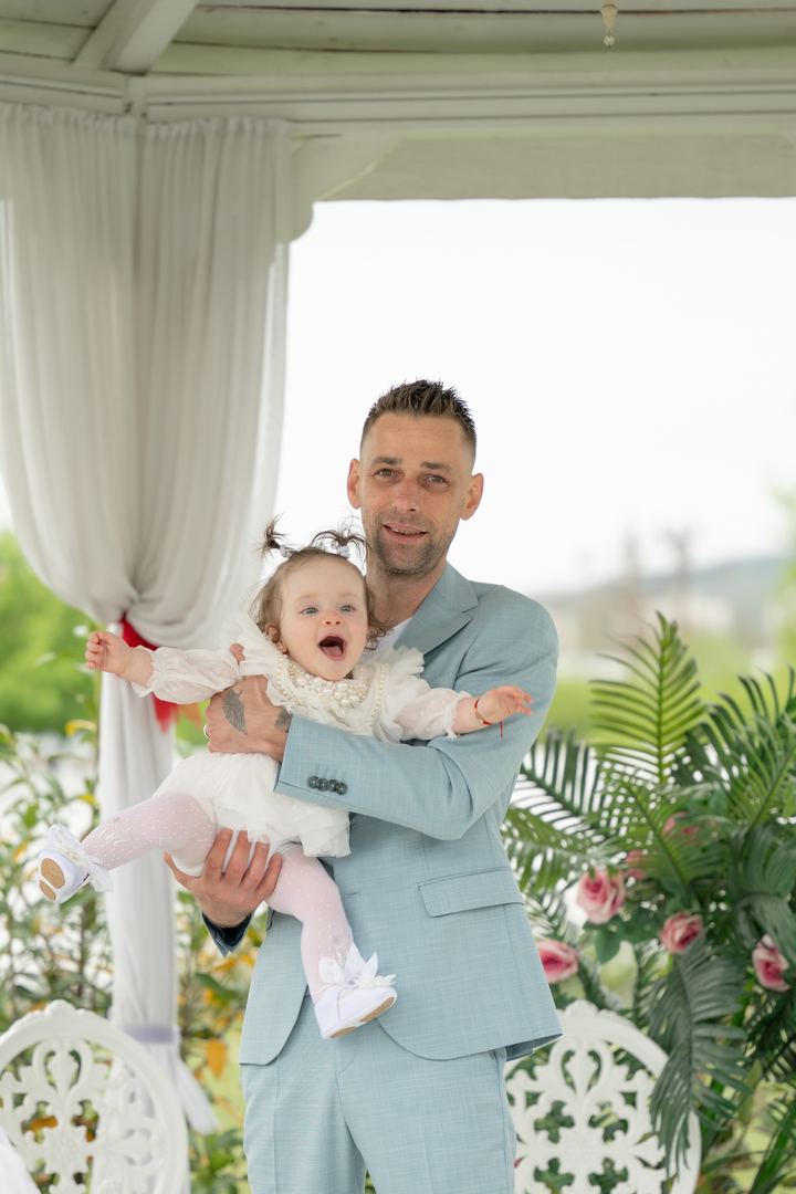 Familia și nașii — Demeter Studios